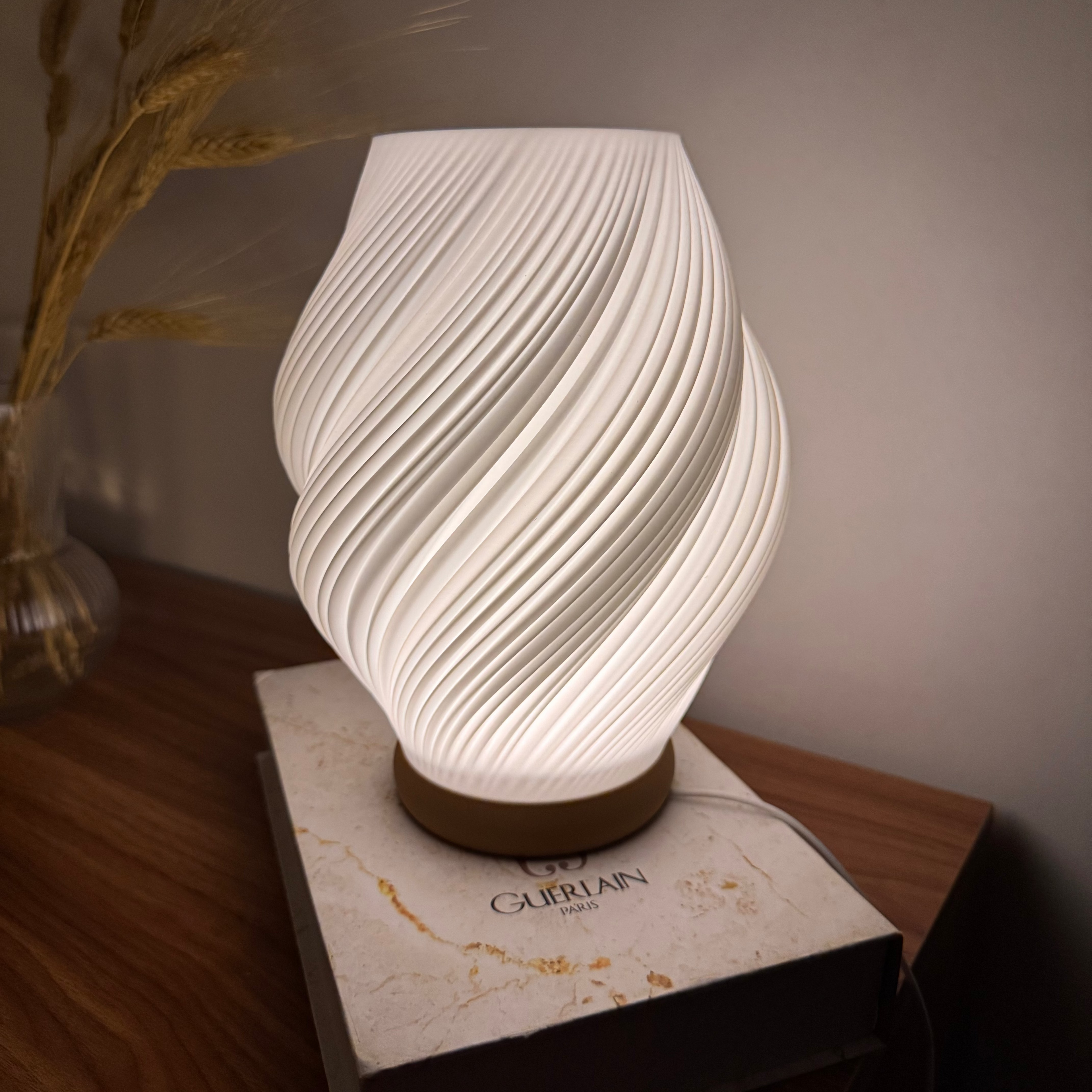 ILLUTWIST